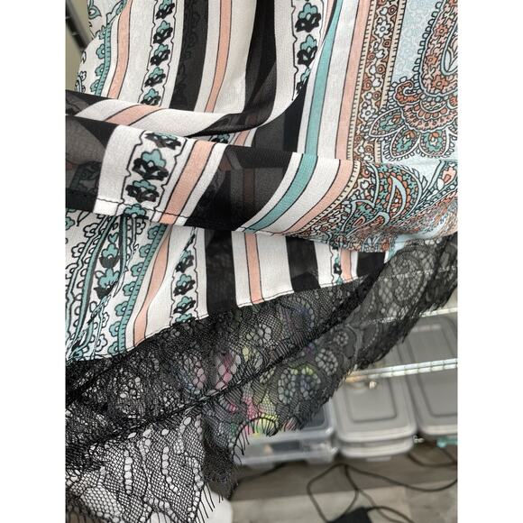 Chico's Women's Paisley Tiered Sleeve Top Size 2 Large Flowy Boho Lace Hem - Picture 5 of 10